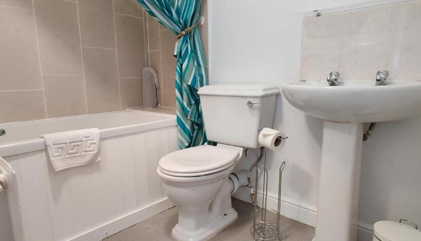 مبيت وإفطار Aaron Lodge Guest House