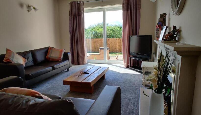 مبيت وإفطار Aaron Lodge Guest House