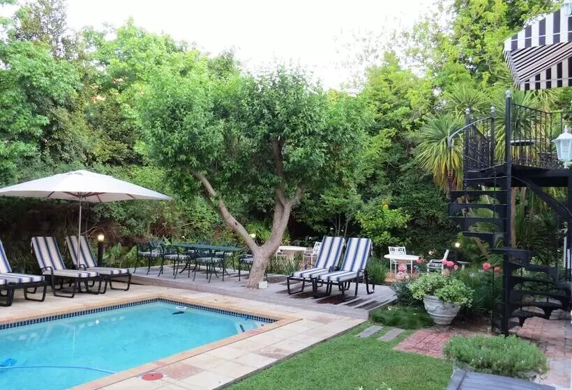 تختخواب و صبحانه Maison Chablis Guest House