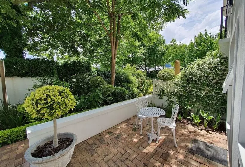 تختخواب و صبحانه Maison Chablis Guest House