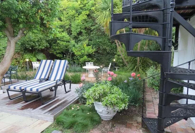 تختخواب و صبحانه Maison Chablis Guest House