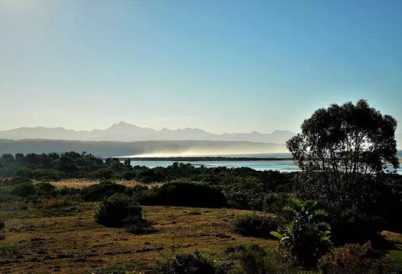 تختخواب و صبحانه Thanda Vista