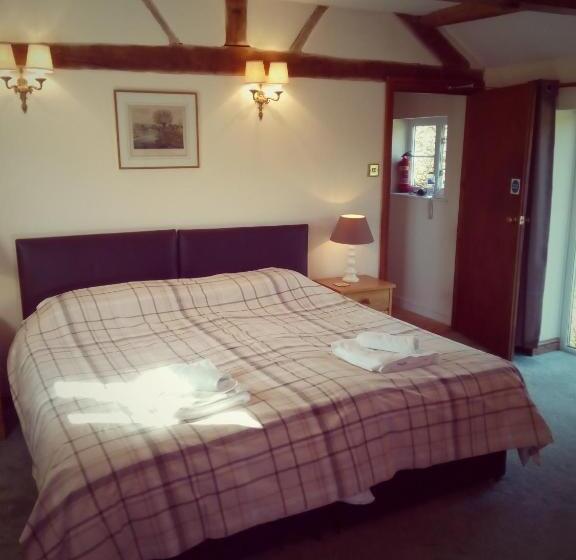 פונדק The Red Lion