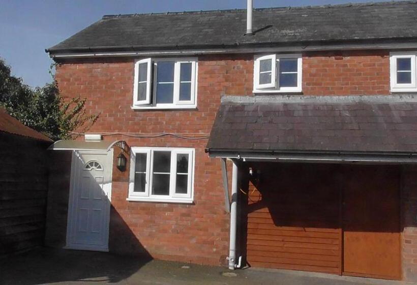 פונדק The Red Lion