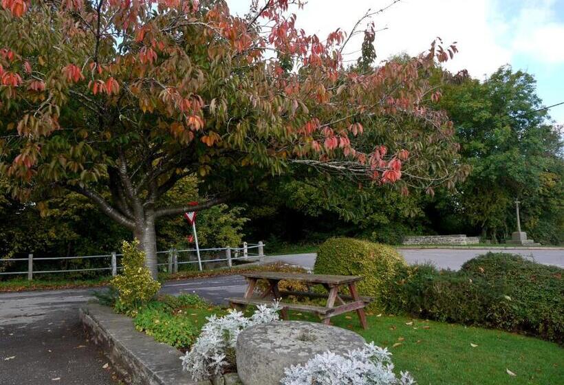 פונדק The Red Lion