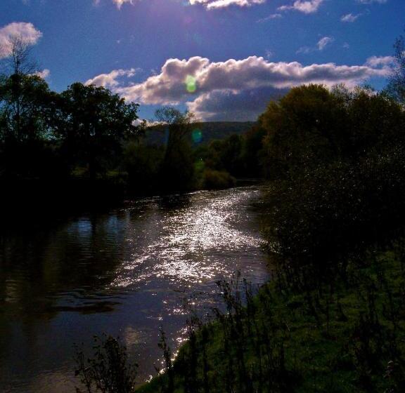 פונדק The Red Lion