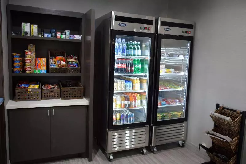 ホテル Del Mar Airport Inn & Suites