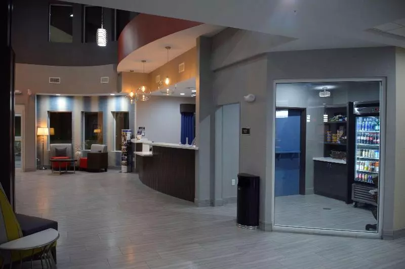 ホテル Del Mar Airport Inn & Suites