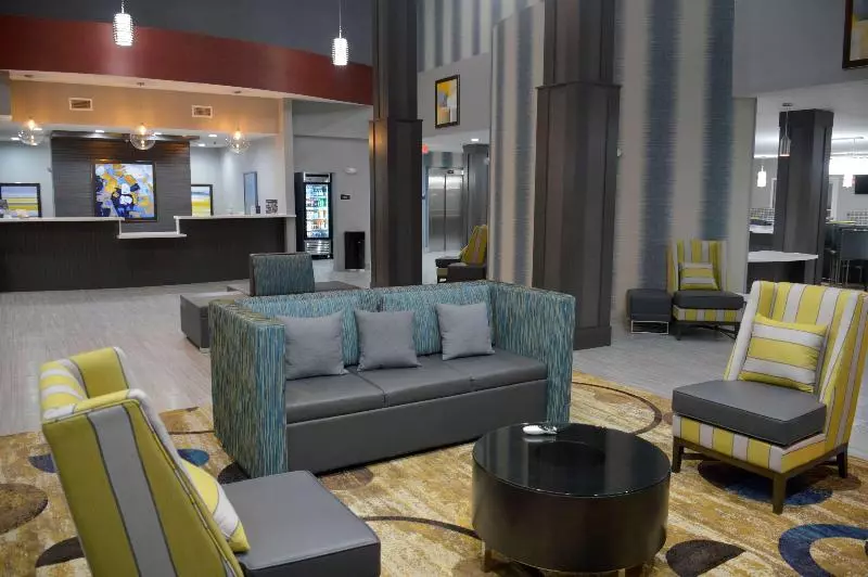 ホテル Del Mar Airport Inn & Suites