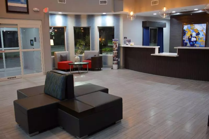 ホテル Del Mar Airport Inn & Suites