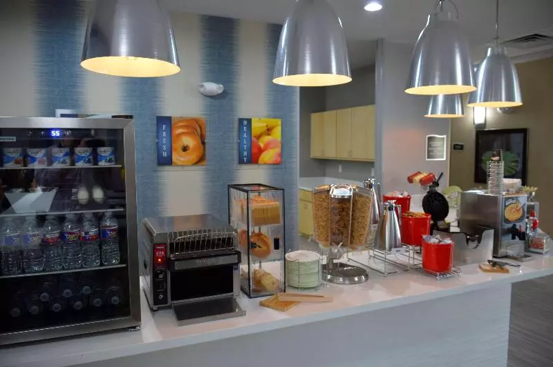 ホテル Del Mar Airport Inn & Suites