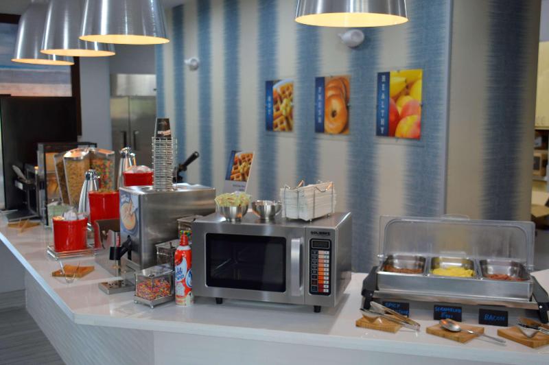 בית מלון כפרי Del Mar Airport Inn & Suites