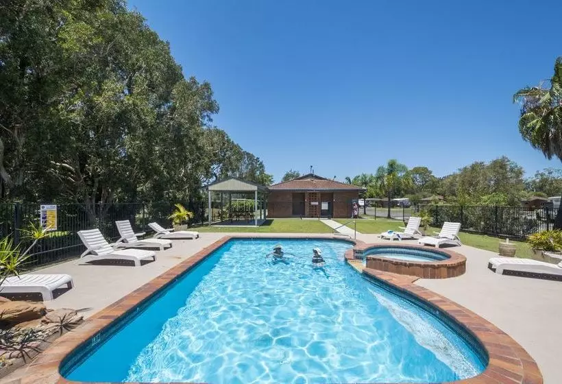 هتل Yamba Waters Holiday Park