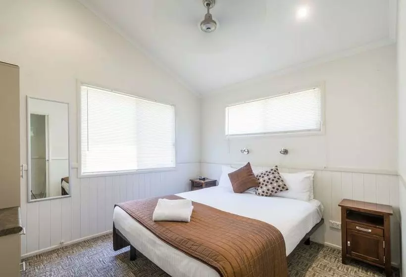 هتل Yamba Waters Holiday Park
