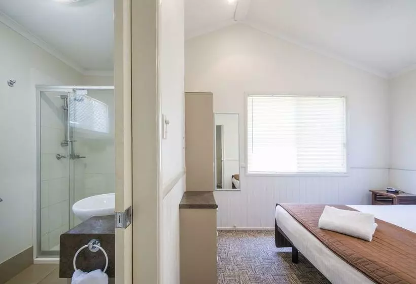 هتل Yamba Waters Holiday Park