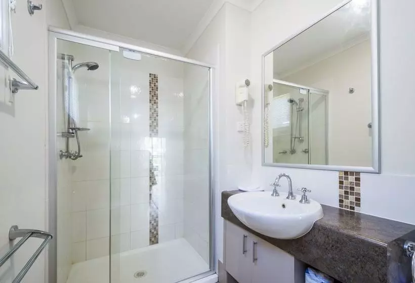 هتل Yamba Waters Holiday Park