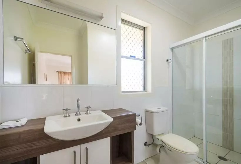 هتل Yamba Waters Holiday Park