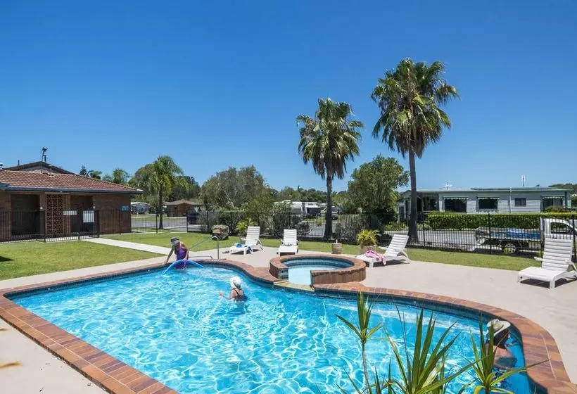هتل Yamba Waters Holiday Park