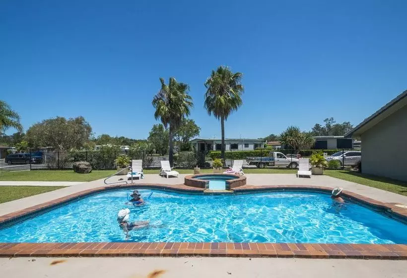 هتل Yamba Waters Holiday Park