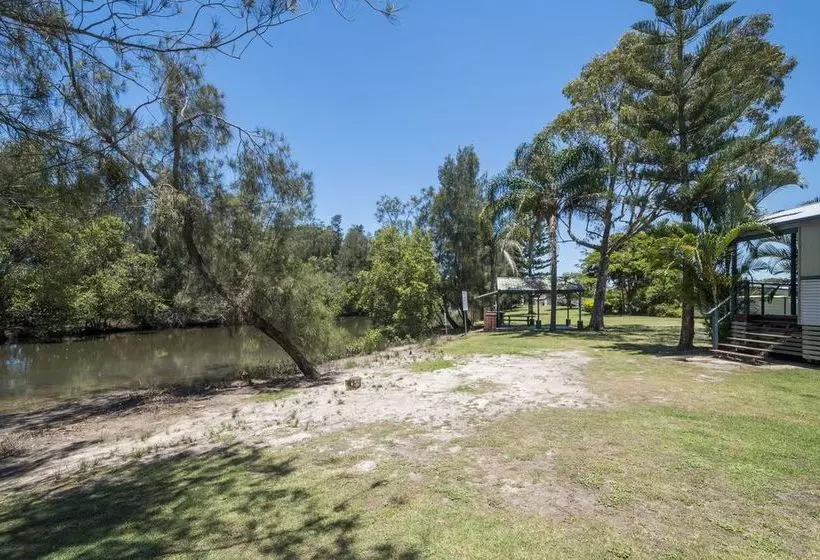 هتل Yamba Waters Holiday Park