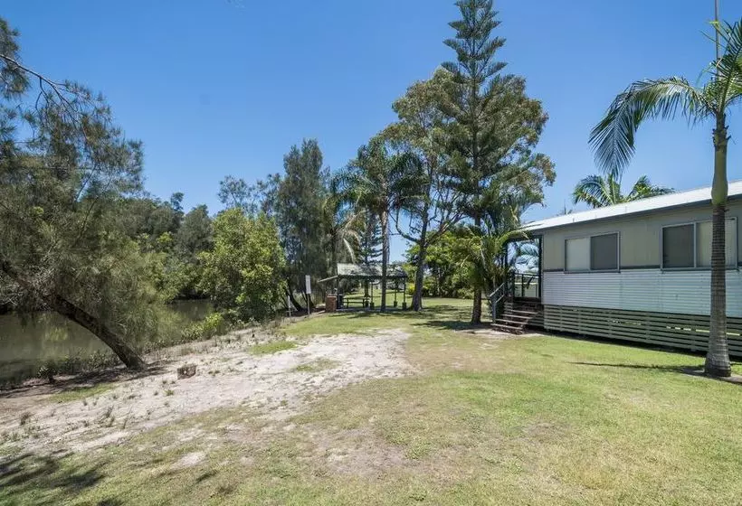 هتل Yamba Waters Holiday Park