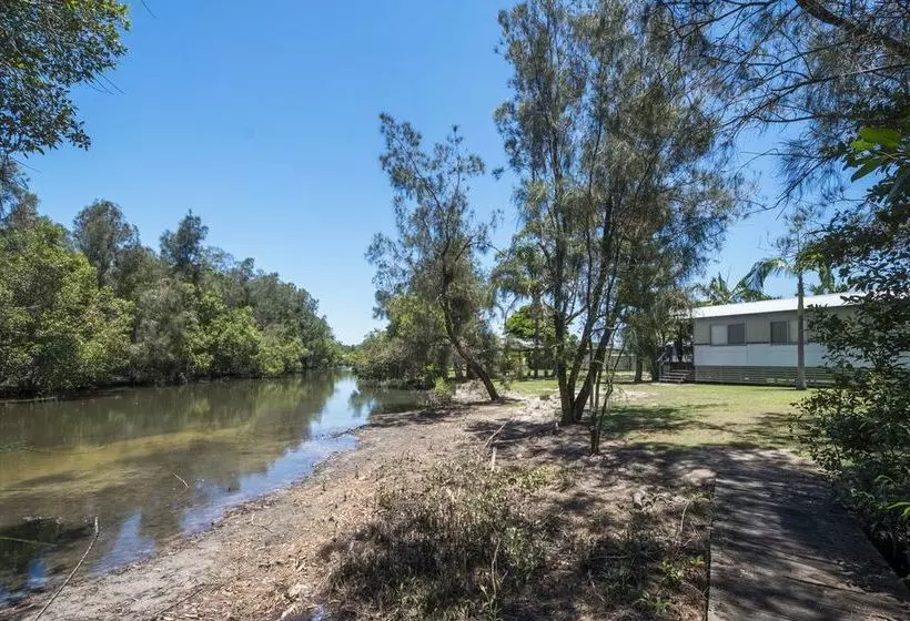 هتل Yamba Waters Holiday Park
