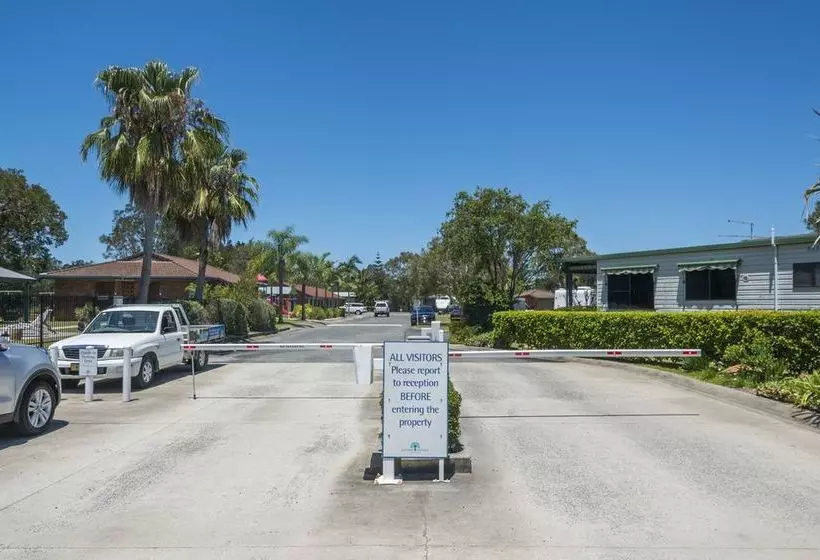 هتل Yamba Waters Holiday Park