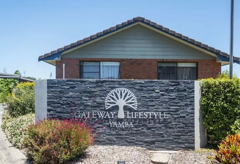 هتل Yamba Waters Holiday Park