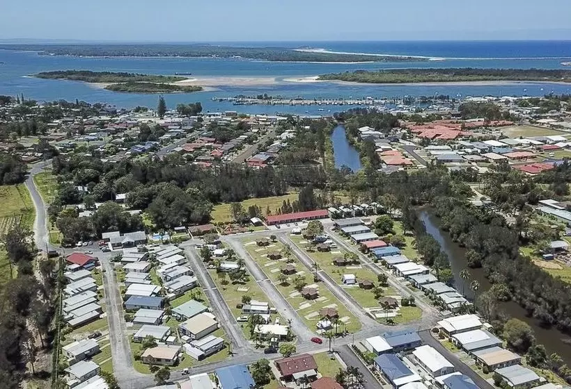 هتل Yamba Waters Holiday Park
