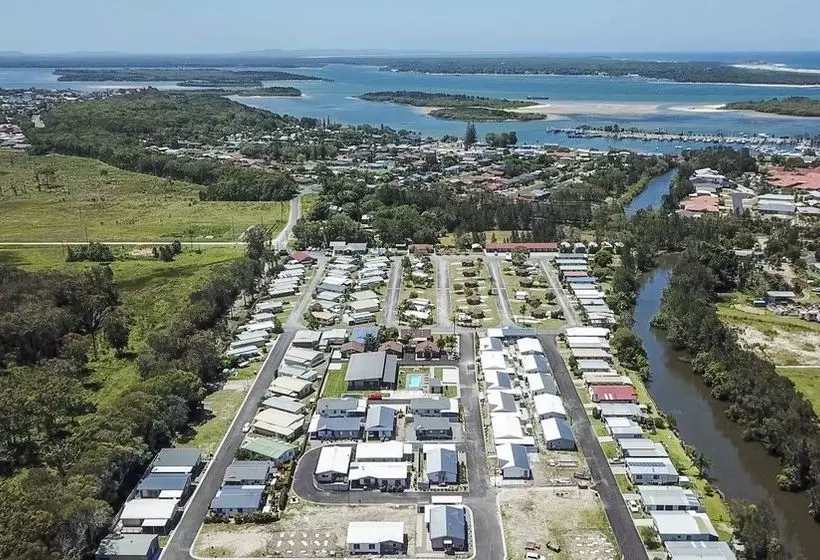 هتل Yamba Waters Holiday Park
