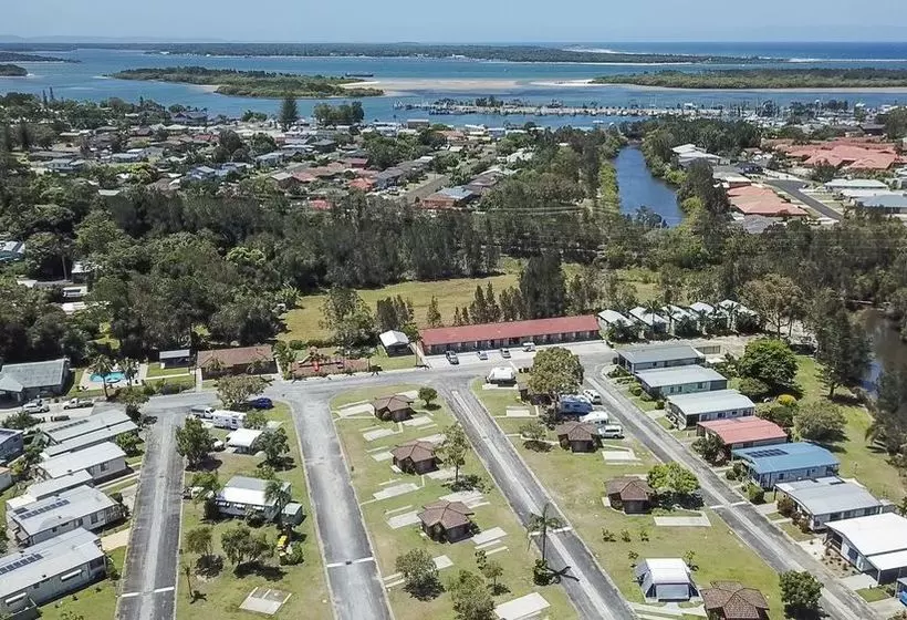 هتل Yamba Waters Holiday Park