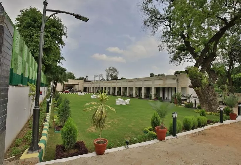ホテル Jhansi