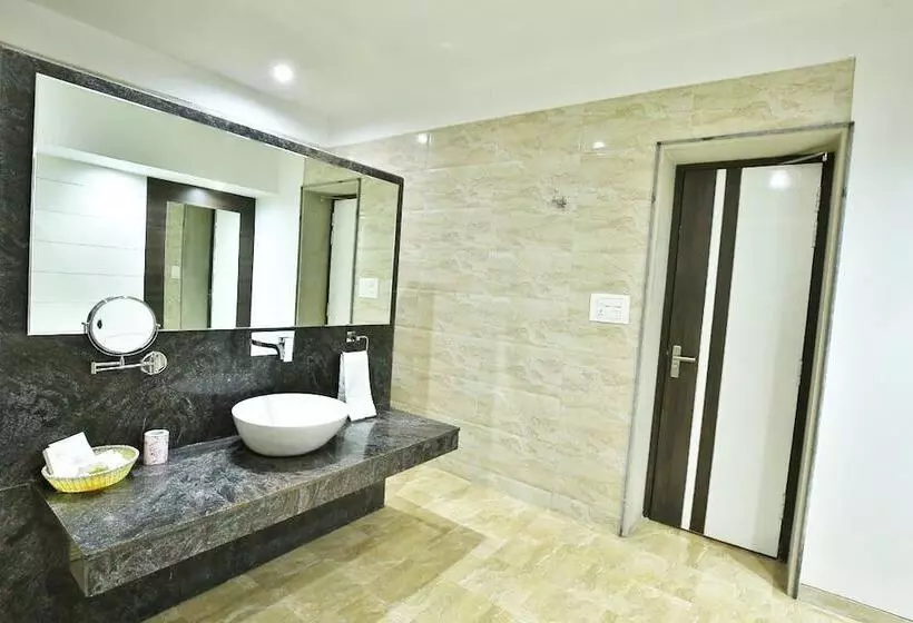 ホテル Jhansi