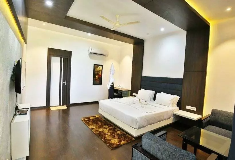 ホテル Jhansi