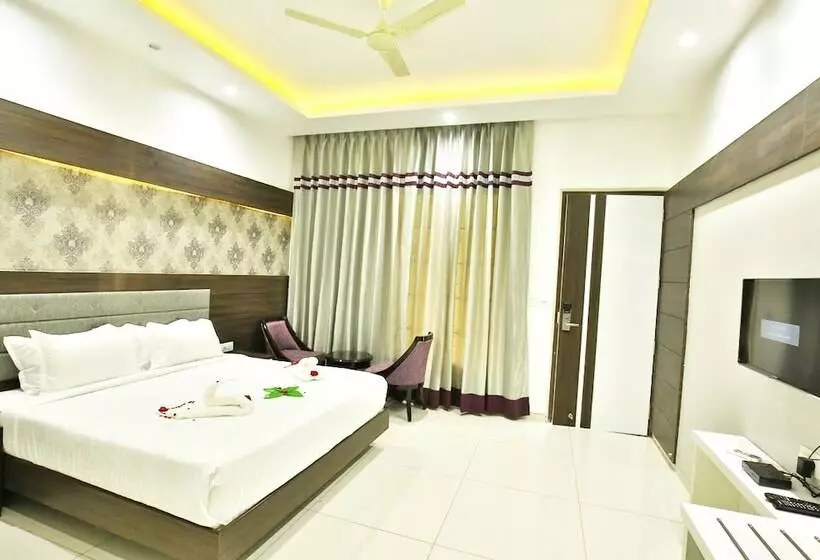 ホテル Jhansi