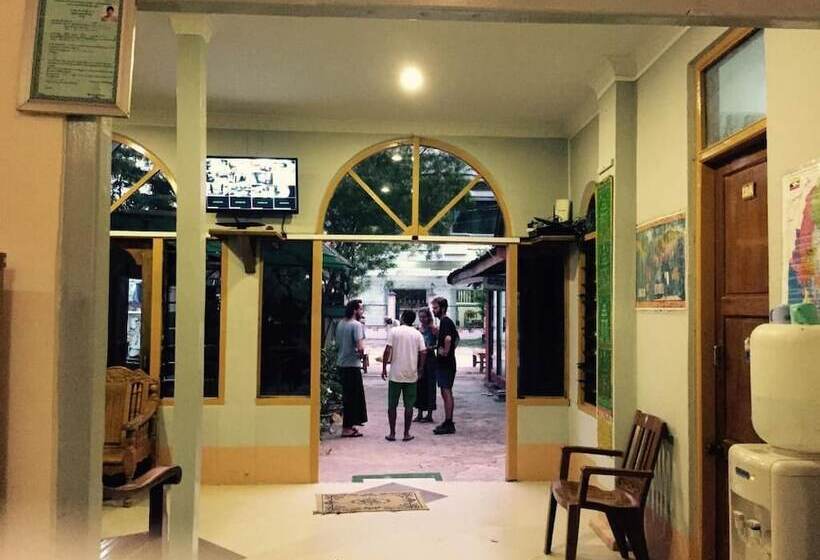 هتل Mr Charles Guest House