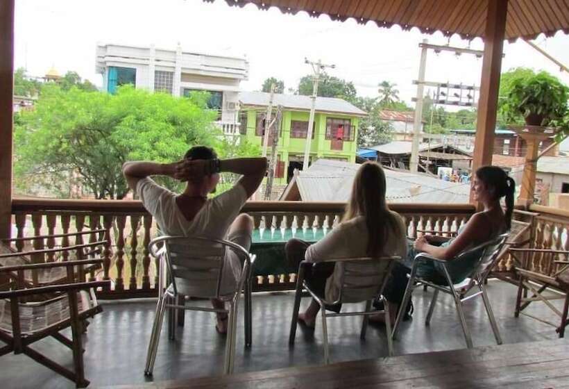 هتل Mr Charles Guest House