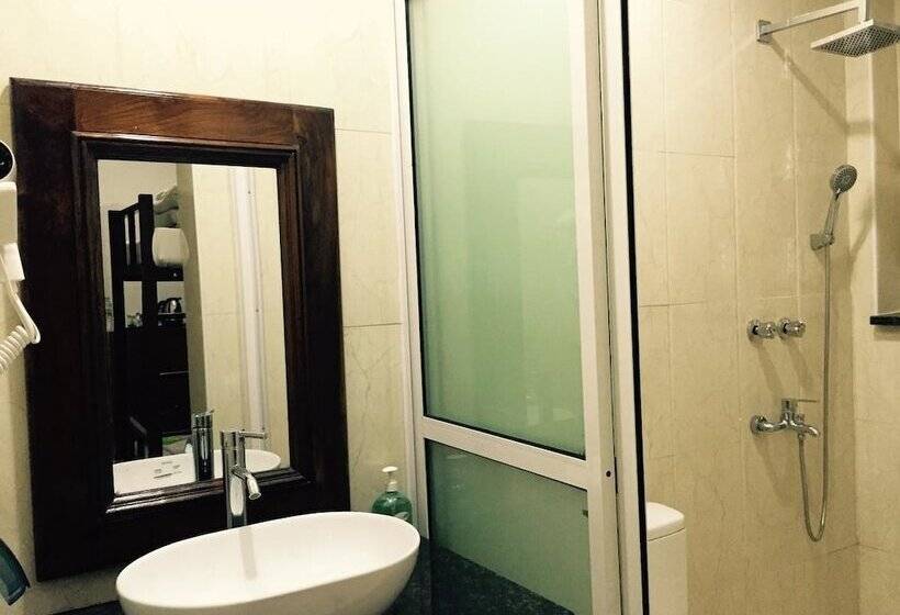 هتل Mr Charles Guest House