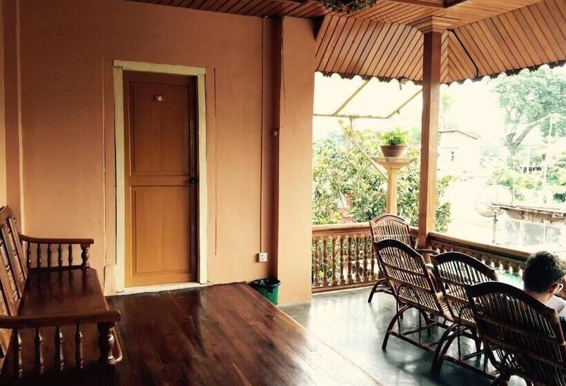 هتل Mr Charles Guest House