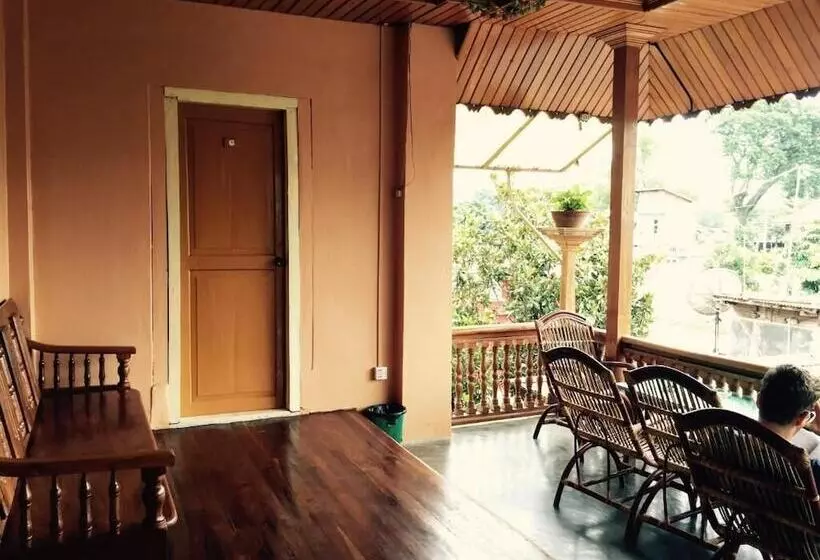 هتل Mr Charles Guest House
