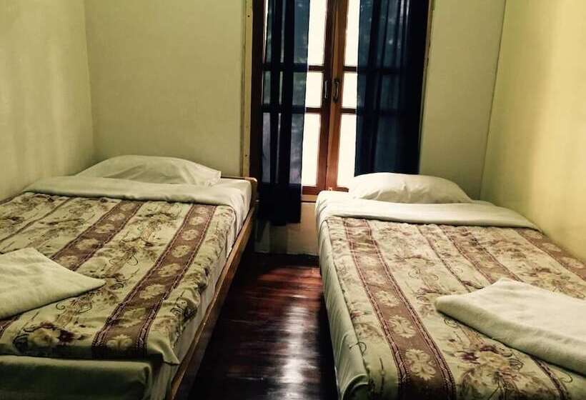 هتل Mr Charles Guest House