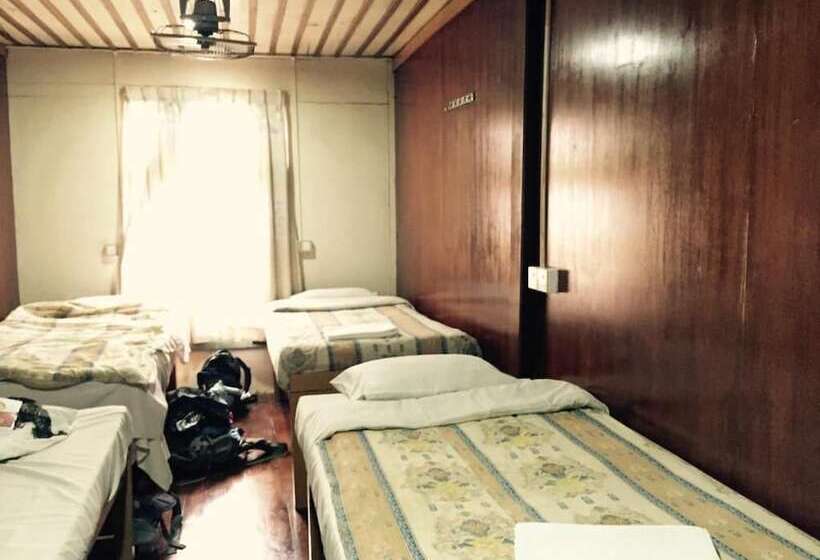 هتل Mr Charles Guest House