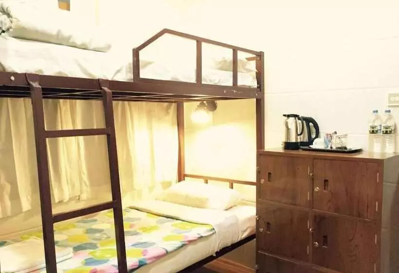هتل Mr Charles Guest House