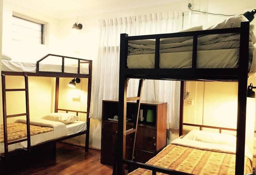 هتل Mr Charles Guest House