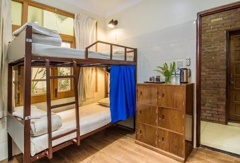 هتل Mr Charles Guest House
