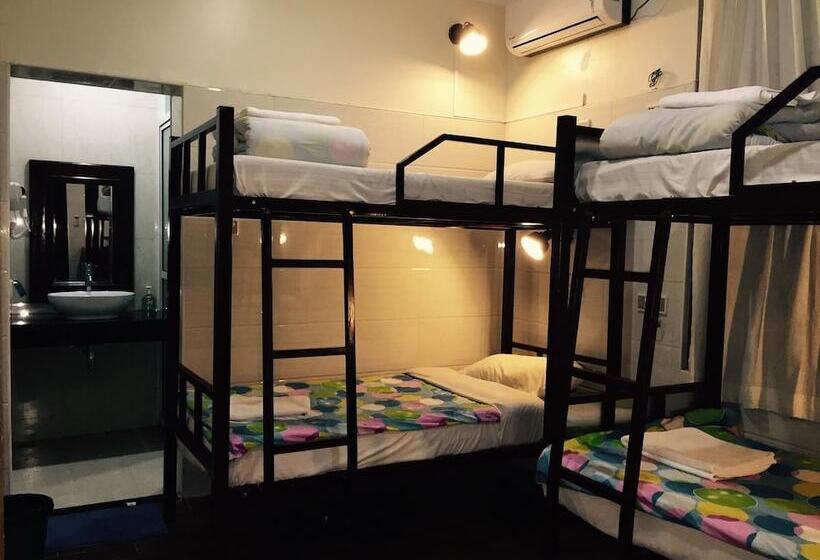 هتل Mr Charles Guest House