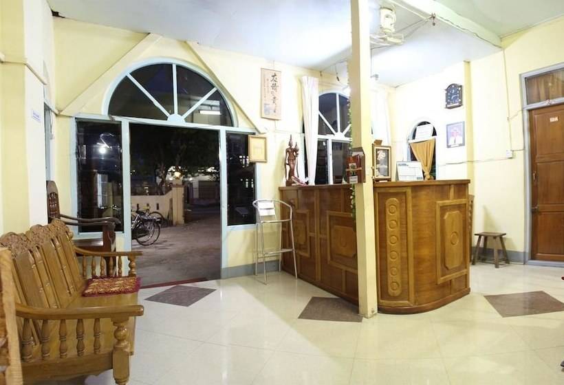 هتل Mr Charles Guest House