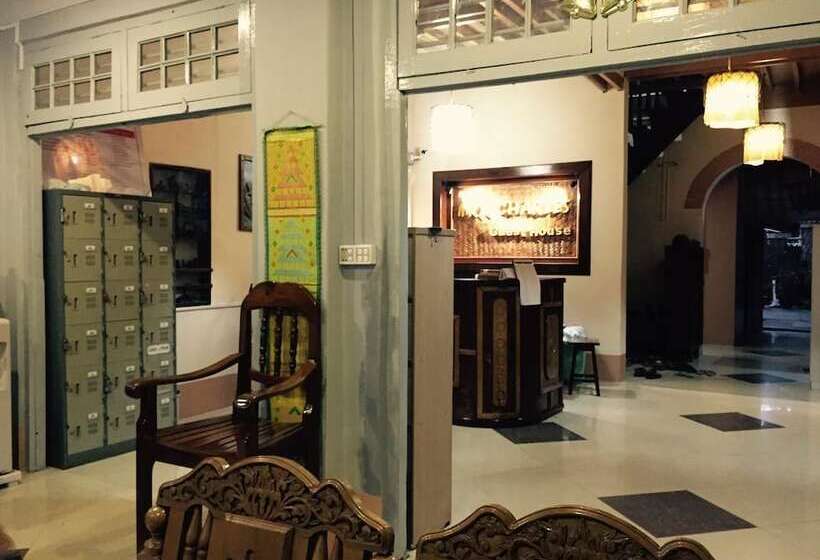 هتل Mr Charles Guest House