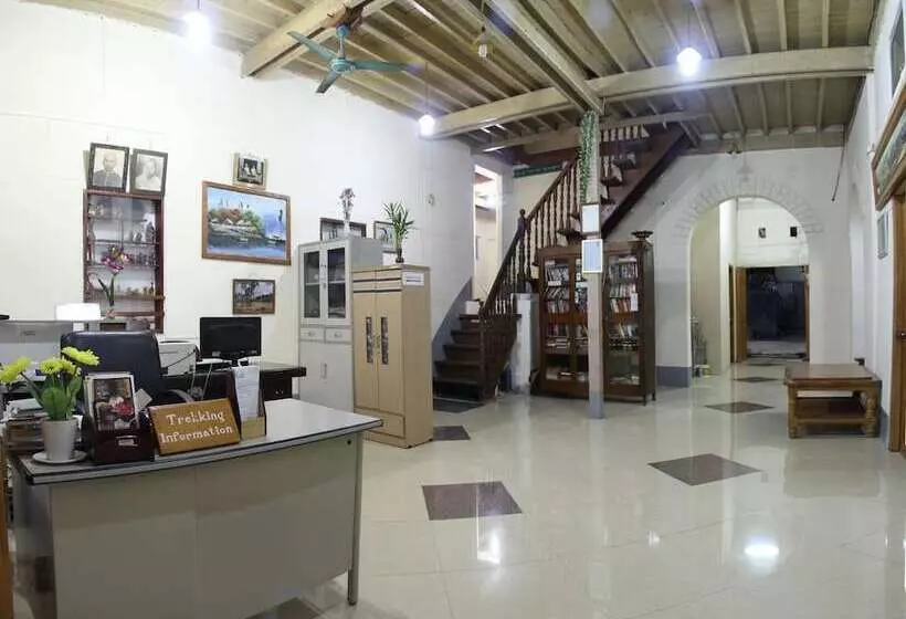 هتل Mr Charles Guest House