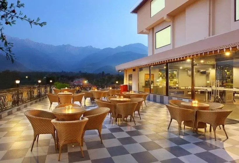 ホテル Rs Sarovar Portico